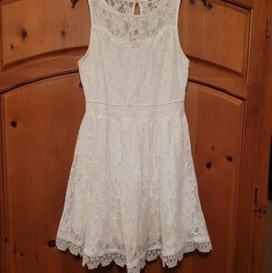 Monteau white lace sleeveless dress. Medium